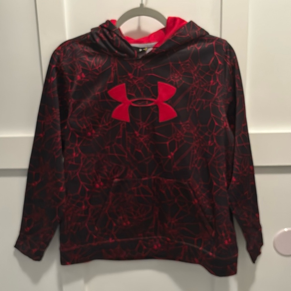 Boys Under Armour black and red design pull over hoodie size youth X Large